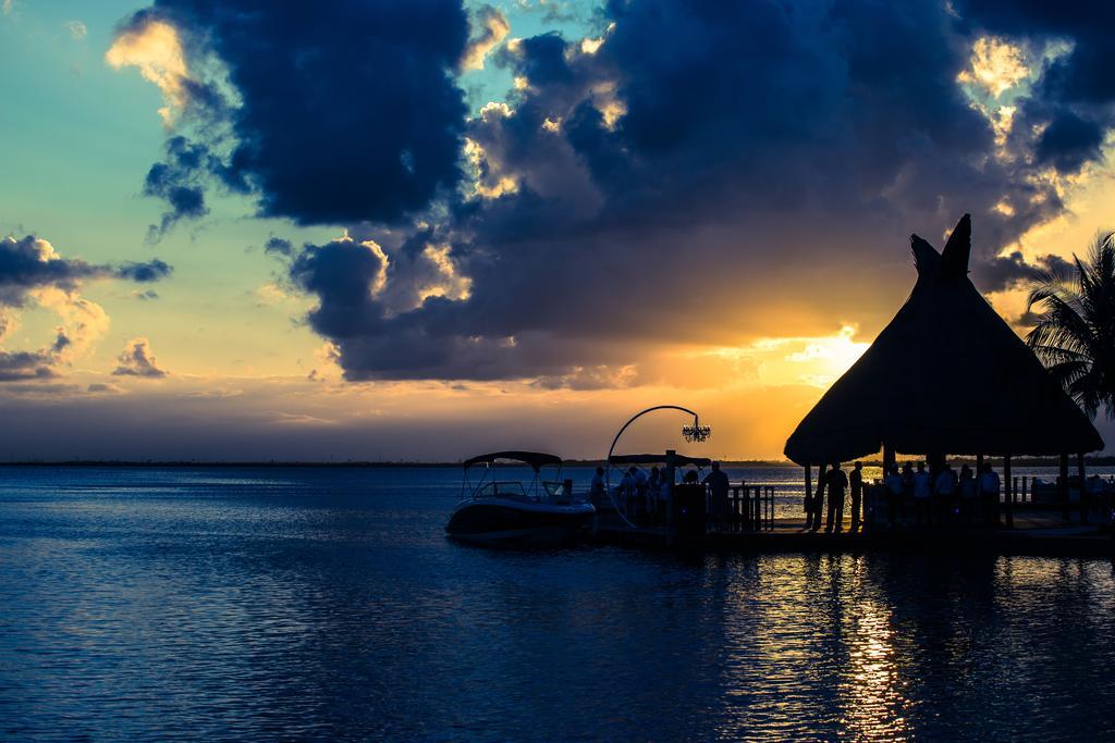Sunset Marina & Yacht Club Hotel Канкун Екстериор снимка